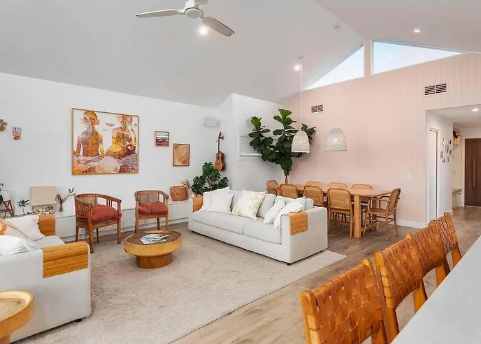 Luxe Modern 4 Bedroom Waterfront Home