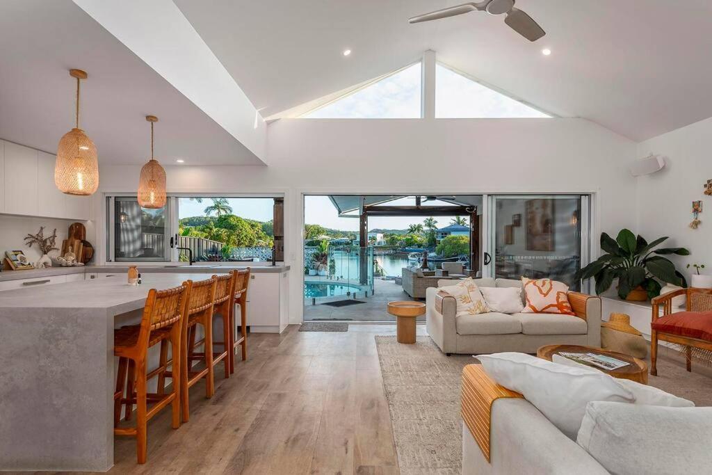 Holiday home Luxe Modern 4 Bedroom Waterfront
